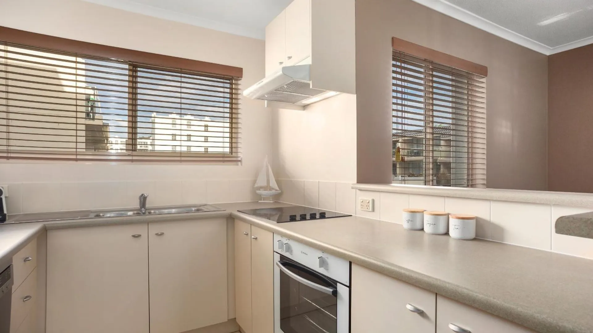 #2 Hastings Street Aparthotel Noosa Heads 4*,
